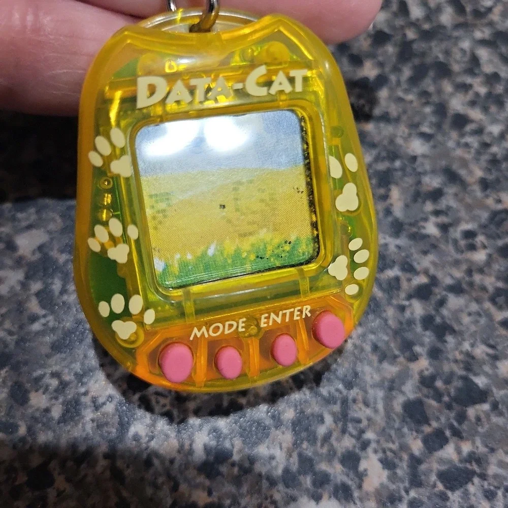 Radio Shack 1997 Data Cat Virtual Pet Tamagotchi Toy Keychain TESTED WORKS
